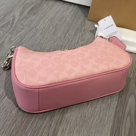 Coach silver chain shoulder bag. 24.5*15.5*7.5cm - Picture 5 of 9